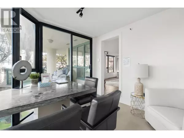 West Vancouver, BC V7T2Y4,328 TAYLOR WAY #3D
