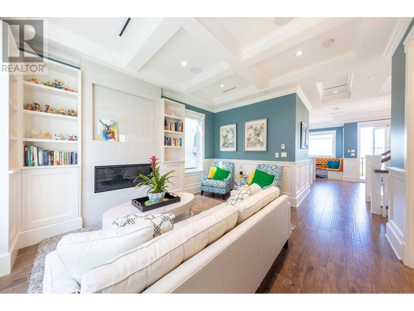 Vancouver, BC V6R2S7,3755 W 13TH AVENUE
