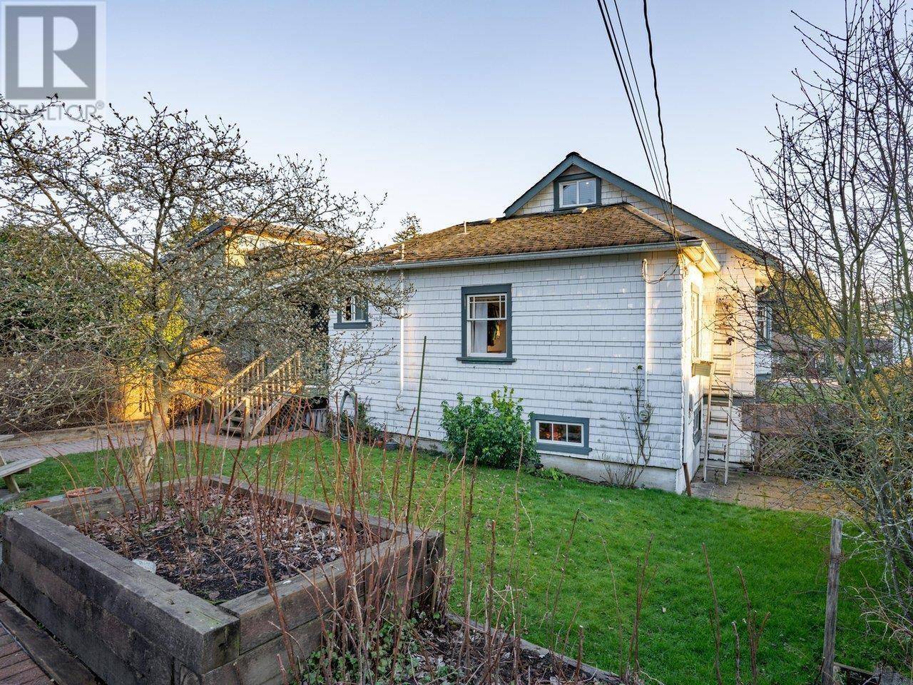 1156 ADDERLEY STREET, North Vancouver, BC V7L1T3