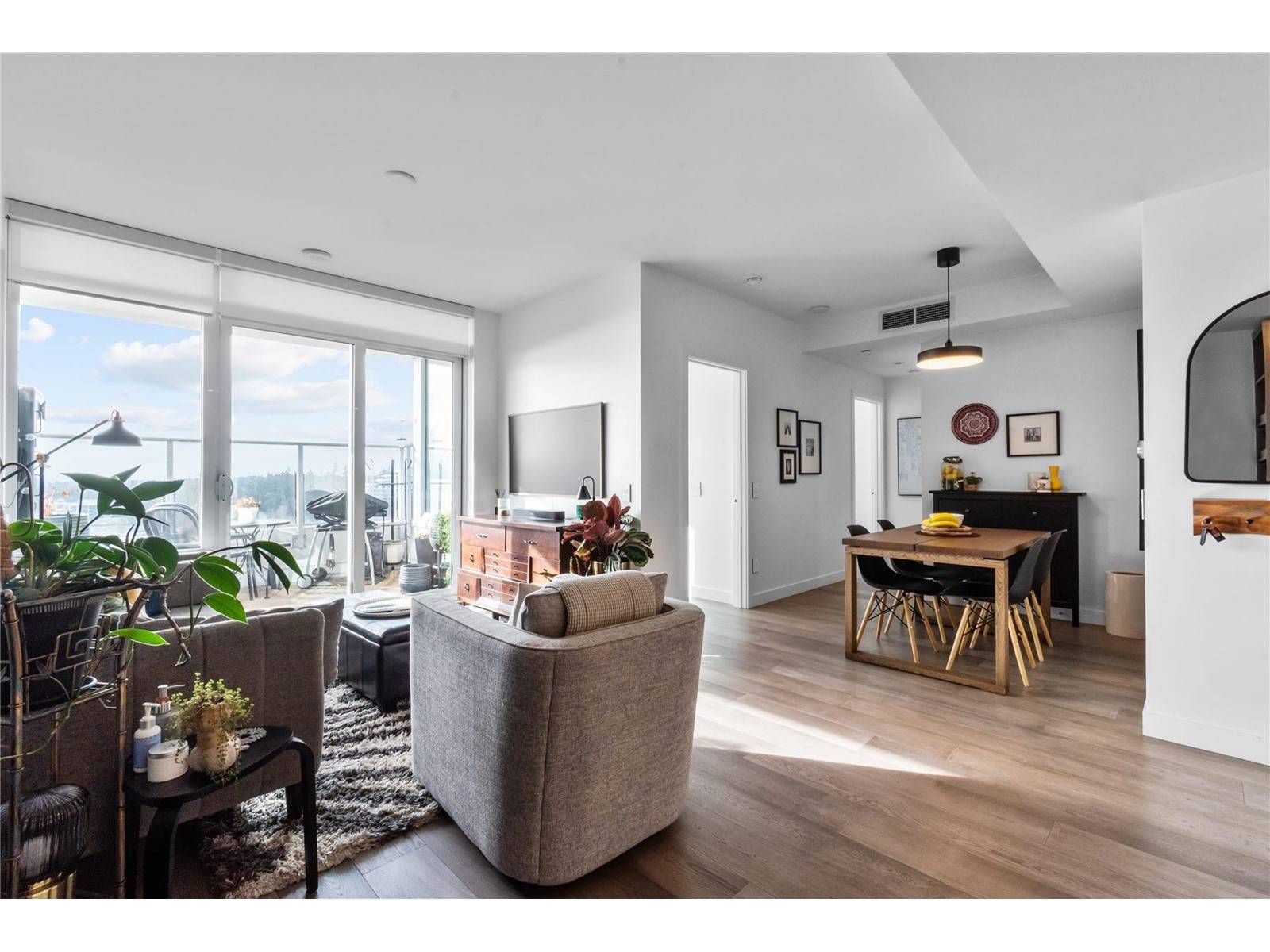 White Rock, BC V4N0C1,15165 THRIFT #1108