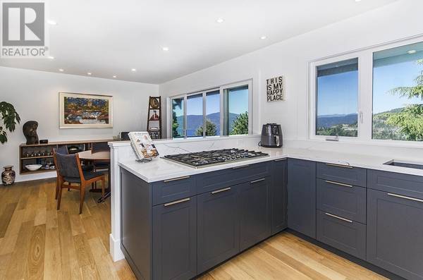 West Vancouver, BC V7W2Y5,5237 TIMBERFEILD ROAD
