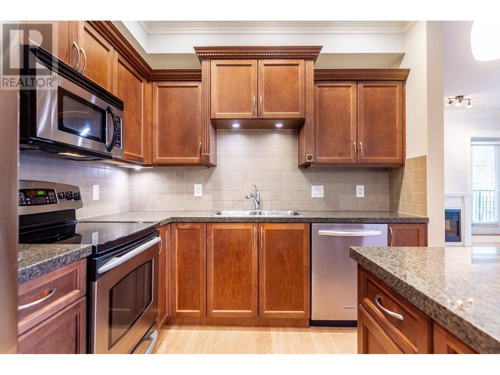Maple Ridge, BC V2X3H6,22150 DEWDNEY TRUNK RD #215