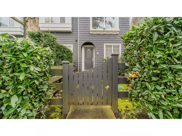 Surrey, BC V3S1R8,14955 60 AVE #13