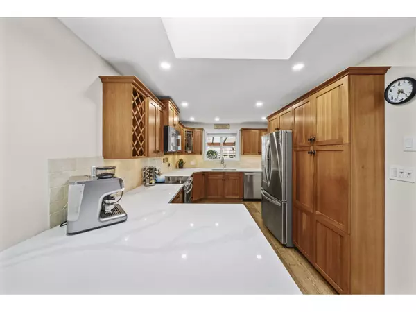 White Rock, BC V4B1G7,15245 VICTORIA AVENUE