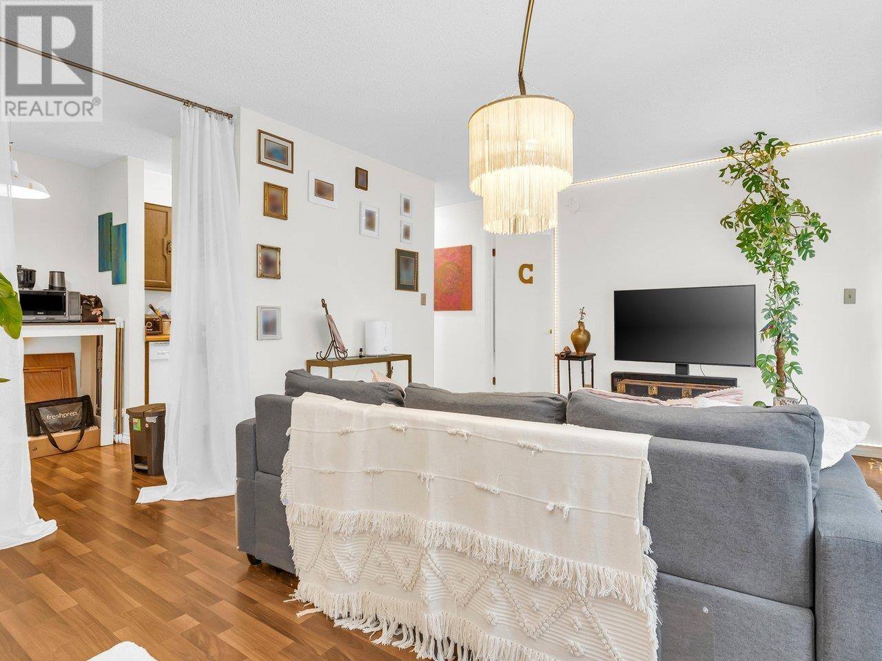Vancouver, BC V6K2A4,2190 West 8TH AVE #103