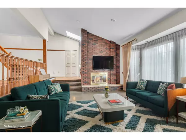 Surrey, BC V3S6E8,15442 KILKEE PLACE