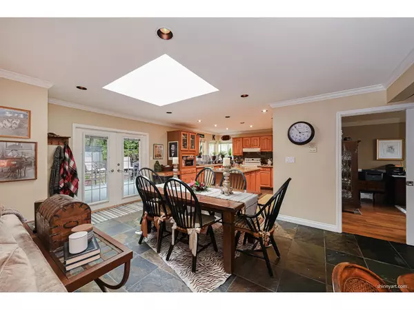 Surrey, BC V4A7P9,13383 14A AVENUE