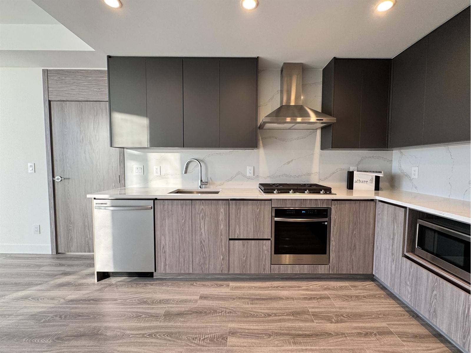 Surrey, BC V3T2X6,10750 135A #3406