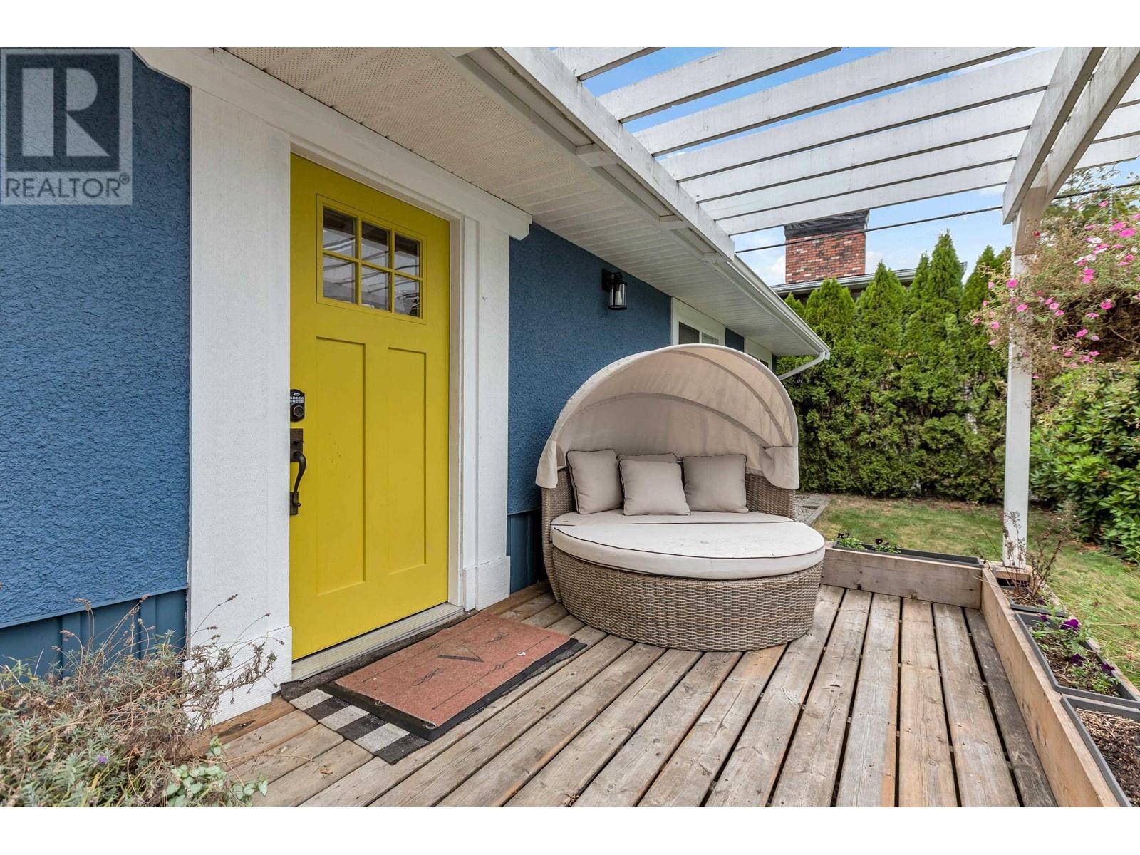 Maple Ridge, BC V2W2A5,12033 261 STREET