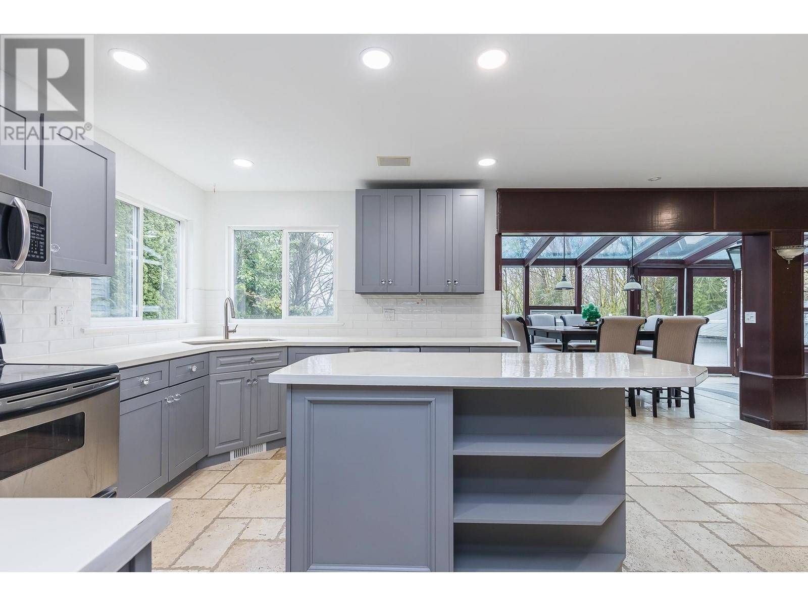 Maple Ridge, BC V4R2G1,13065 250TH STREET