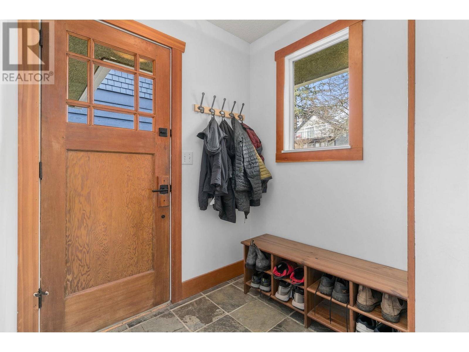 North Vancouver, BC V7N1C1,245 E 28TH STREET