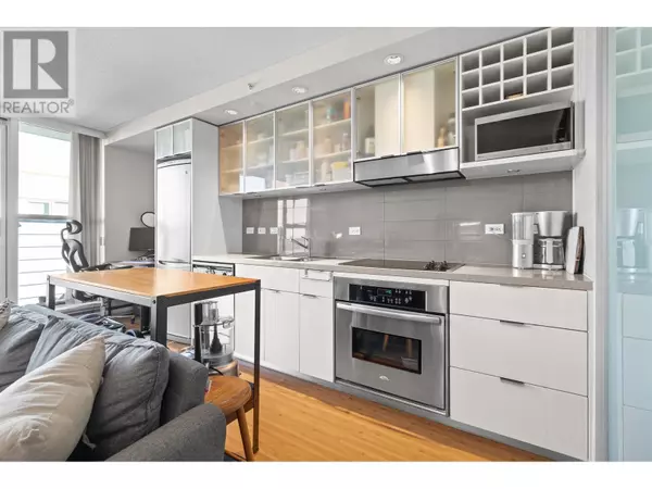 Vancouver, BC V6A0B2,168 POWELL ST #902