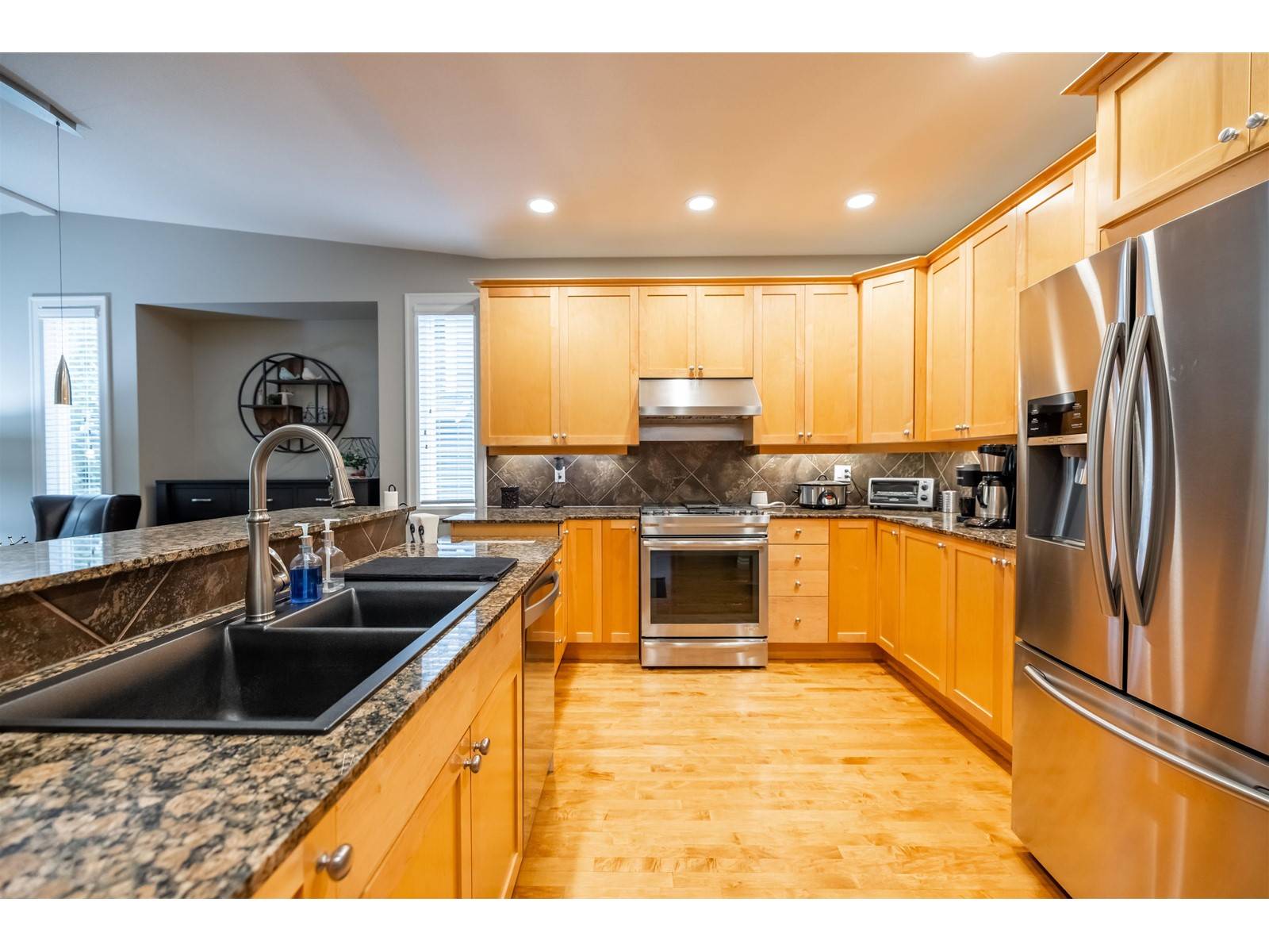 Langley, BC V2Y2X5,20426 67A AVENUE