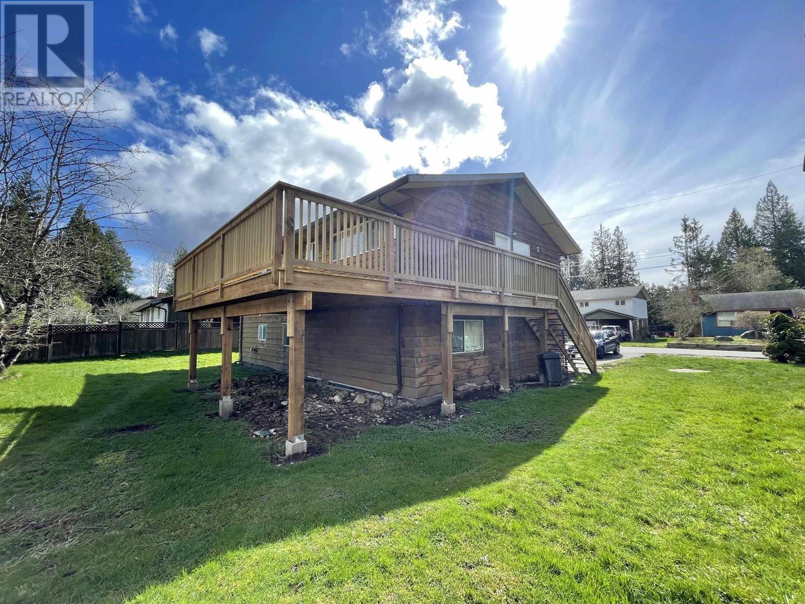 Gibsons, BC V0N1V8,866 POPLAR LANE