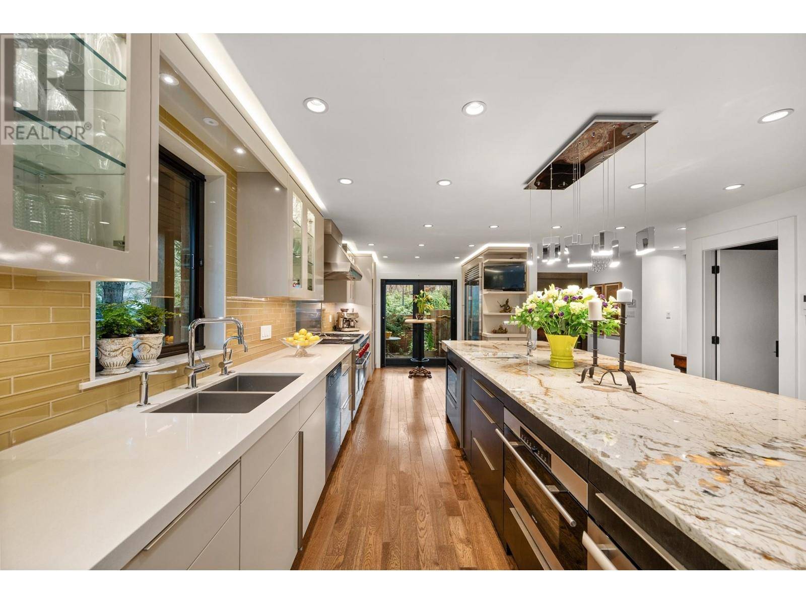 Vancouver, BC V6L3C1,4005 VINE STREET