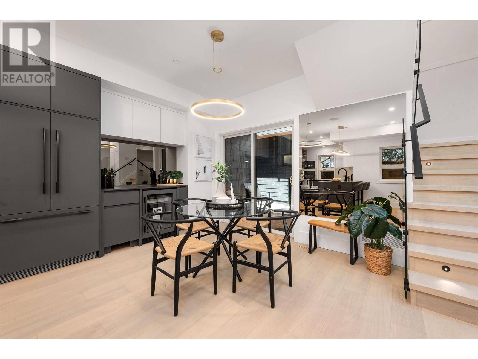 Vancouver, BC V5V2Z8,375 East 33RD AVE #2