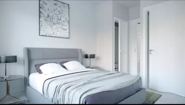 Surrey, BC V3T4N8,10786 140 ST #102