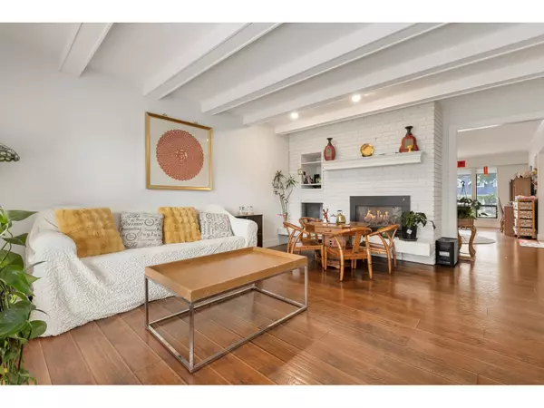 Surrey, BC V4A5M7,14710 16A AVENUE