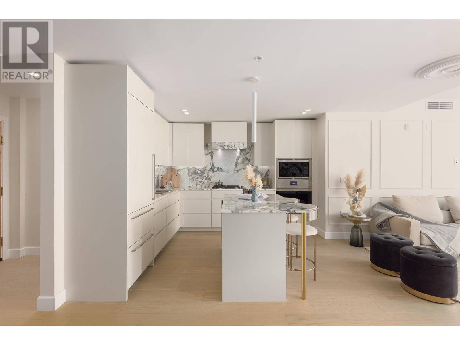 Vancouver, BC V6R0G4,3668 West 10TH AVE #205
