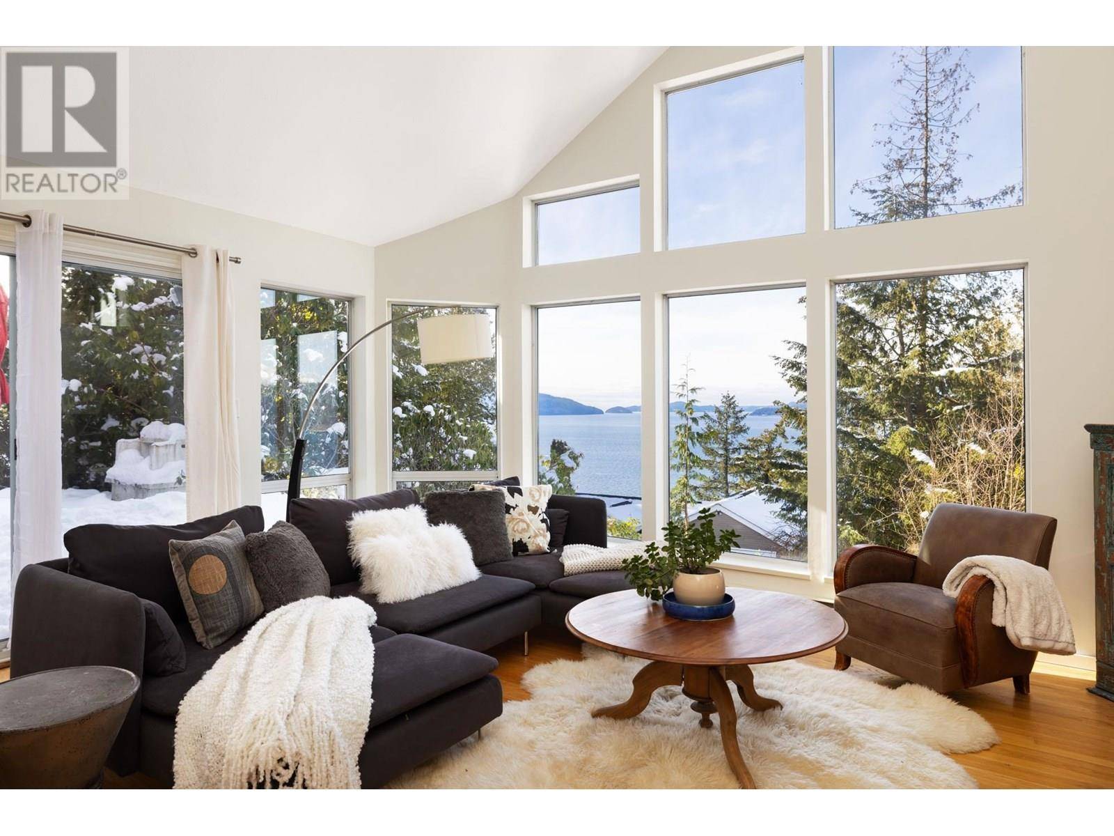 110 KELVIN GROVE WAY, Lions Bay, BC V0N2E0