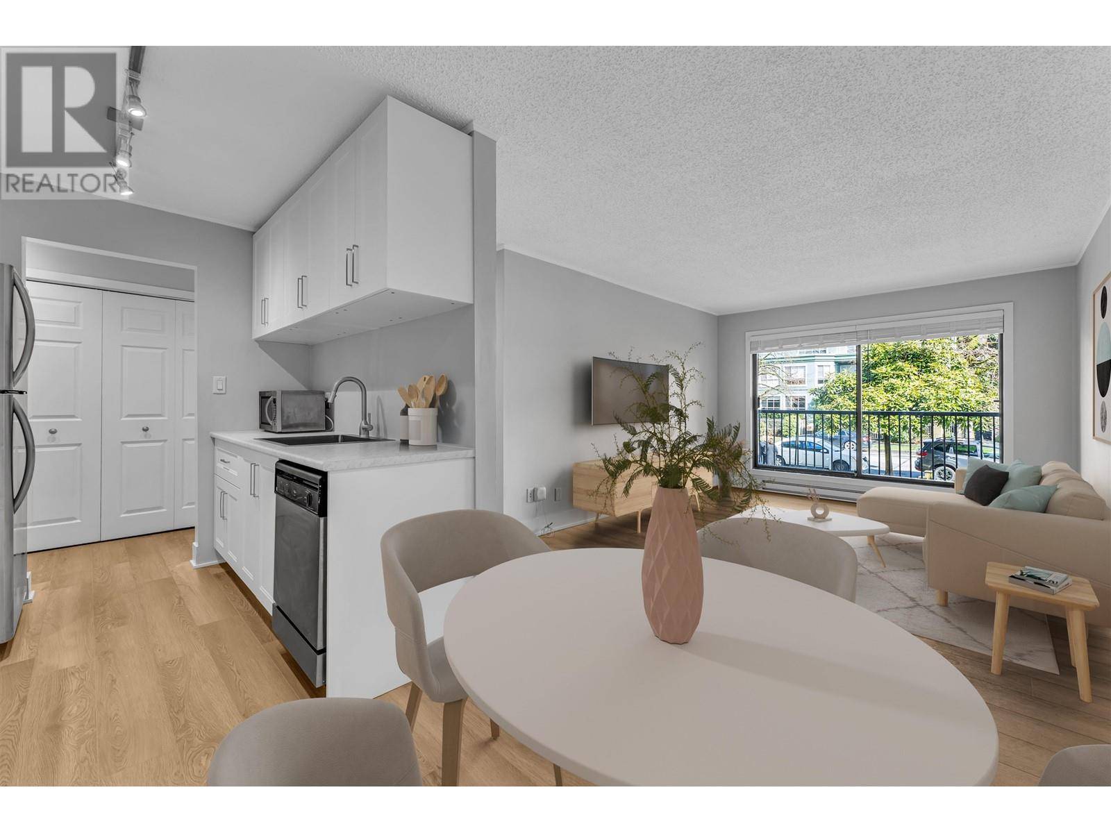 North Vancouver, BC V7M1H8,251 West 4TH ST #214