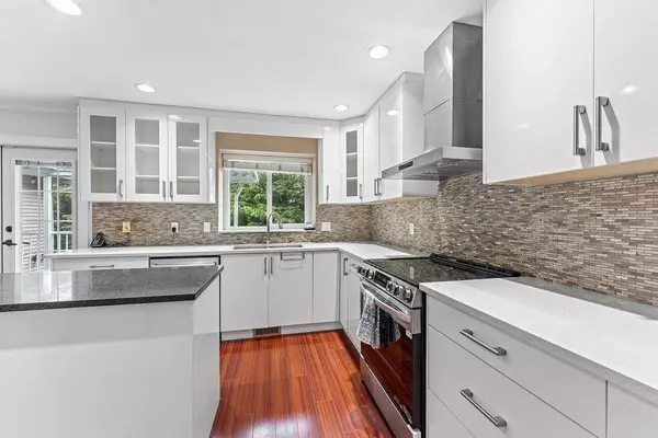 Surrey, BC V4P1G1,15473 27A AVENUE