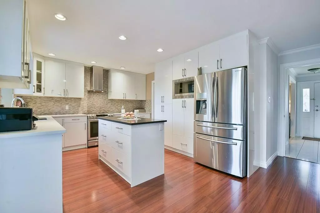 Surrey, BC V4P1G1,15473 27A AVENUE
