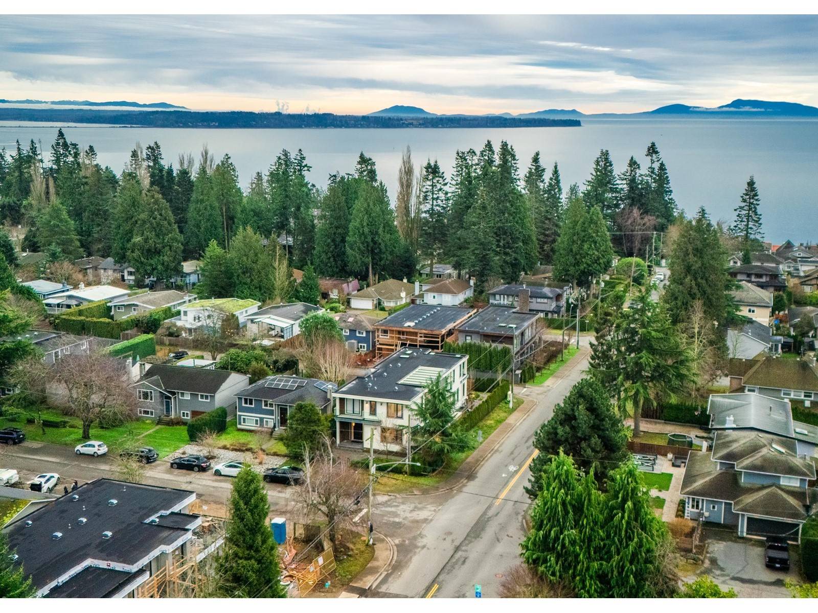 White Rock, BC V4B2Y8,13600 BLACKBURN AVENUE
