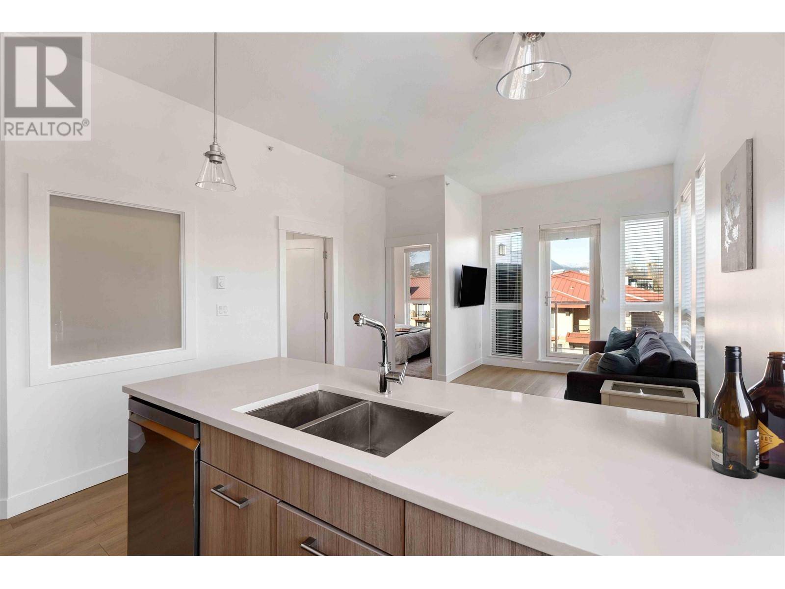 Port Coquitlam, BC V3C0E5,2214 KELLY AVE #505