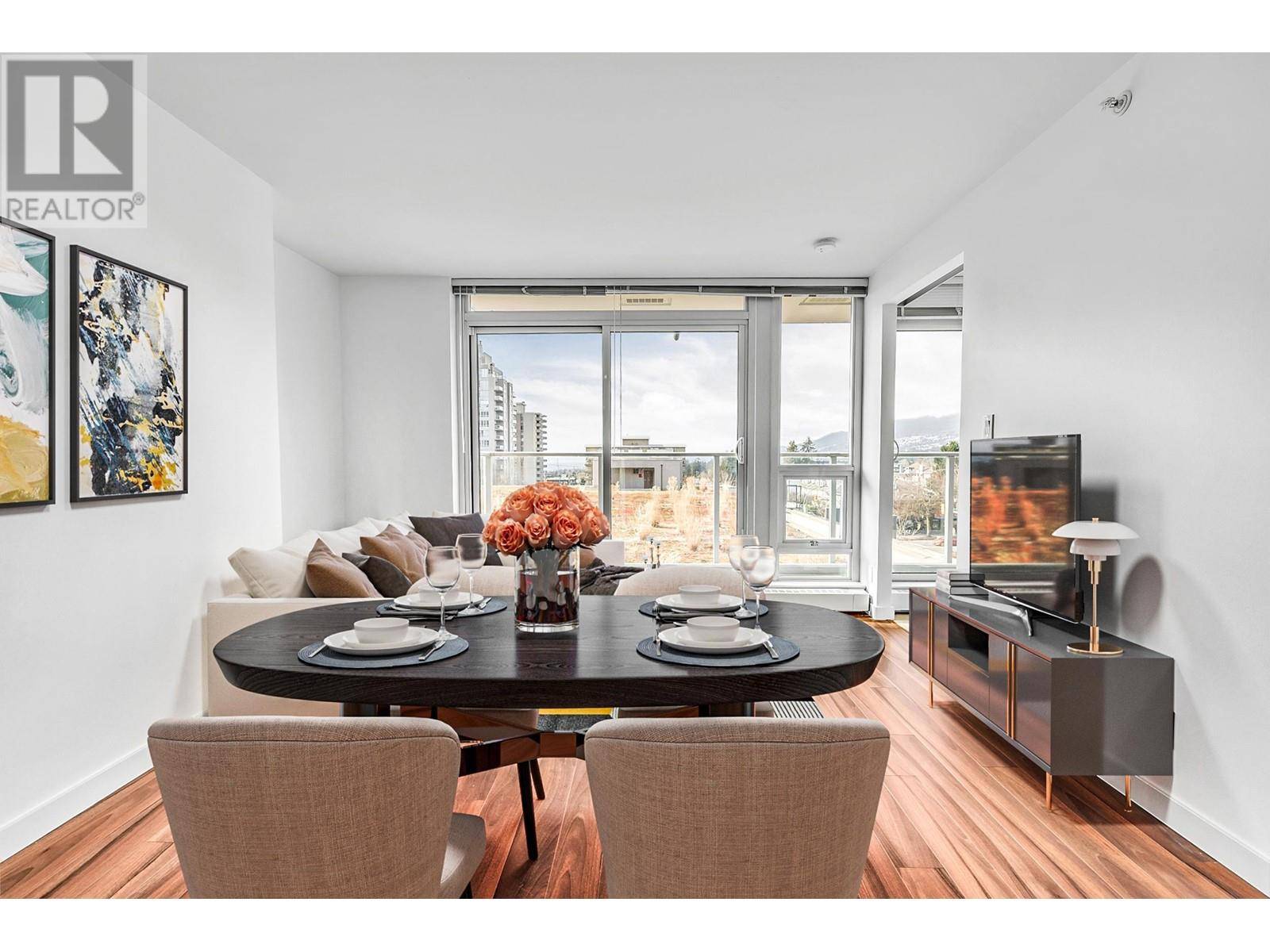 North Vancouver, BC V7L0C4,135 East 17TH ST #402