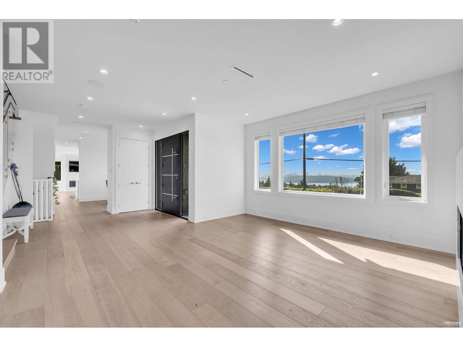 West Vancouver, BC V7V2V9,2205 PALMERSTON AVENUE