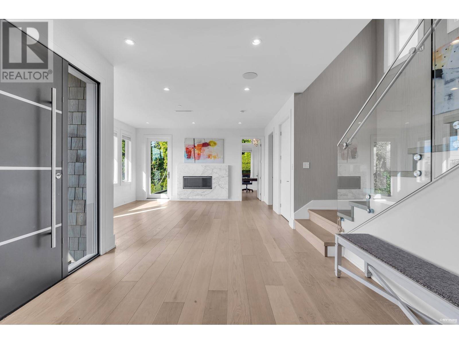 West Vancouver, BC V7V2V9,2205 PALMERSTON AVENUE