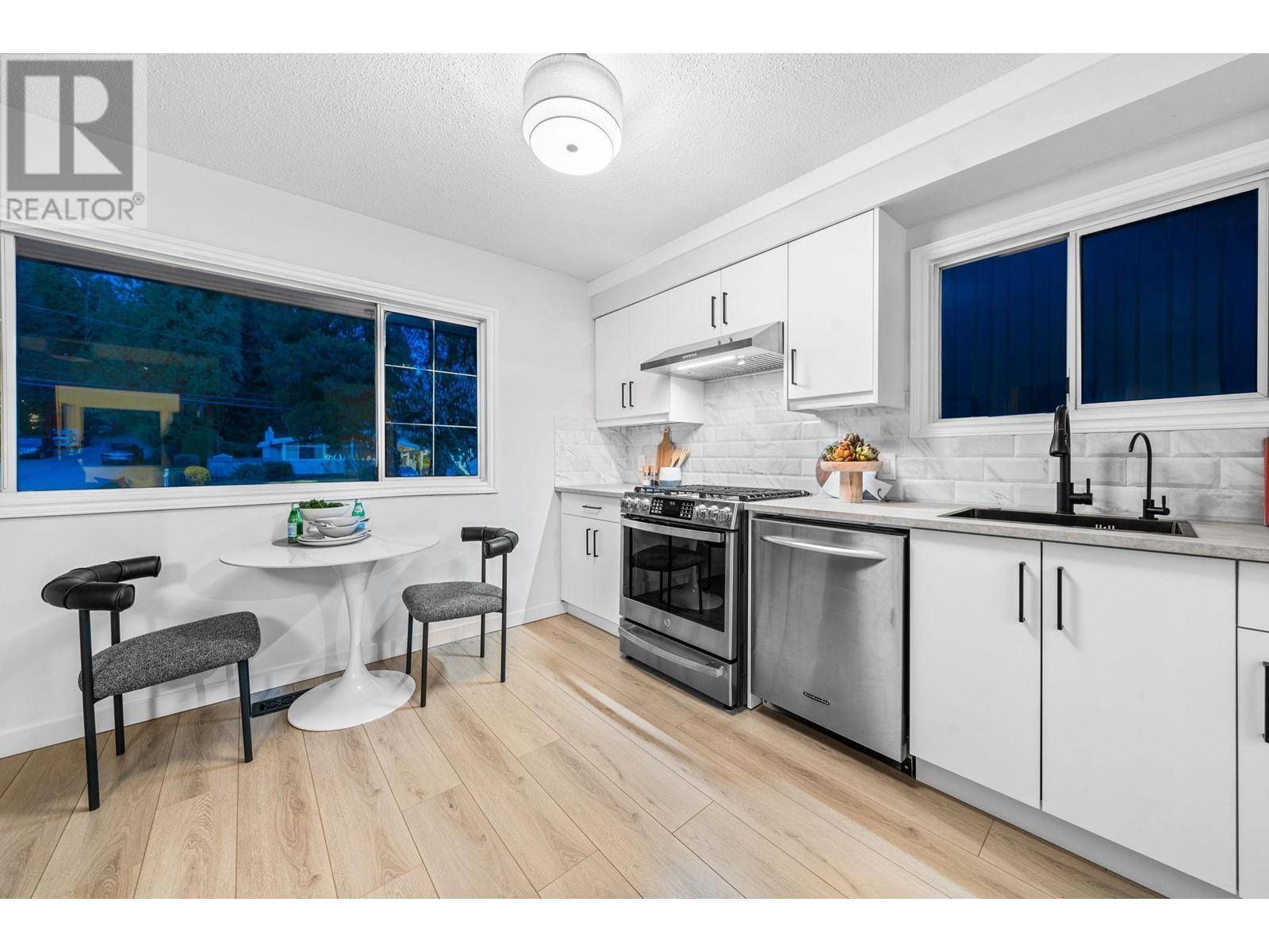 North Vancouver, BC V7P2W7,2397 PHILIP AVENUE