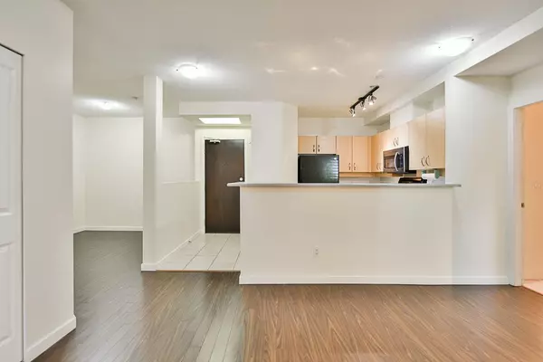 Surrey, BC V3T5W9,10866 CITY Pkwy #120