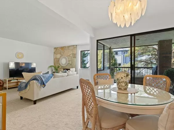 White Rock, BC V4B4C2,1379 MERKLIN #302