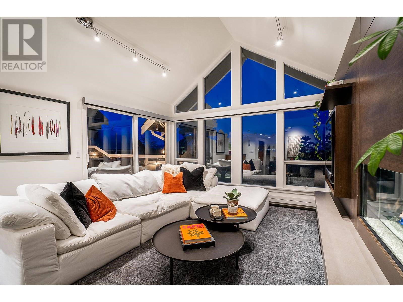 Vancouver, BC V6K1H5,3262 W 1ST AVENUE