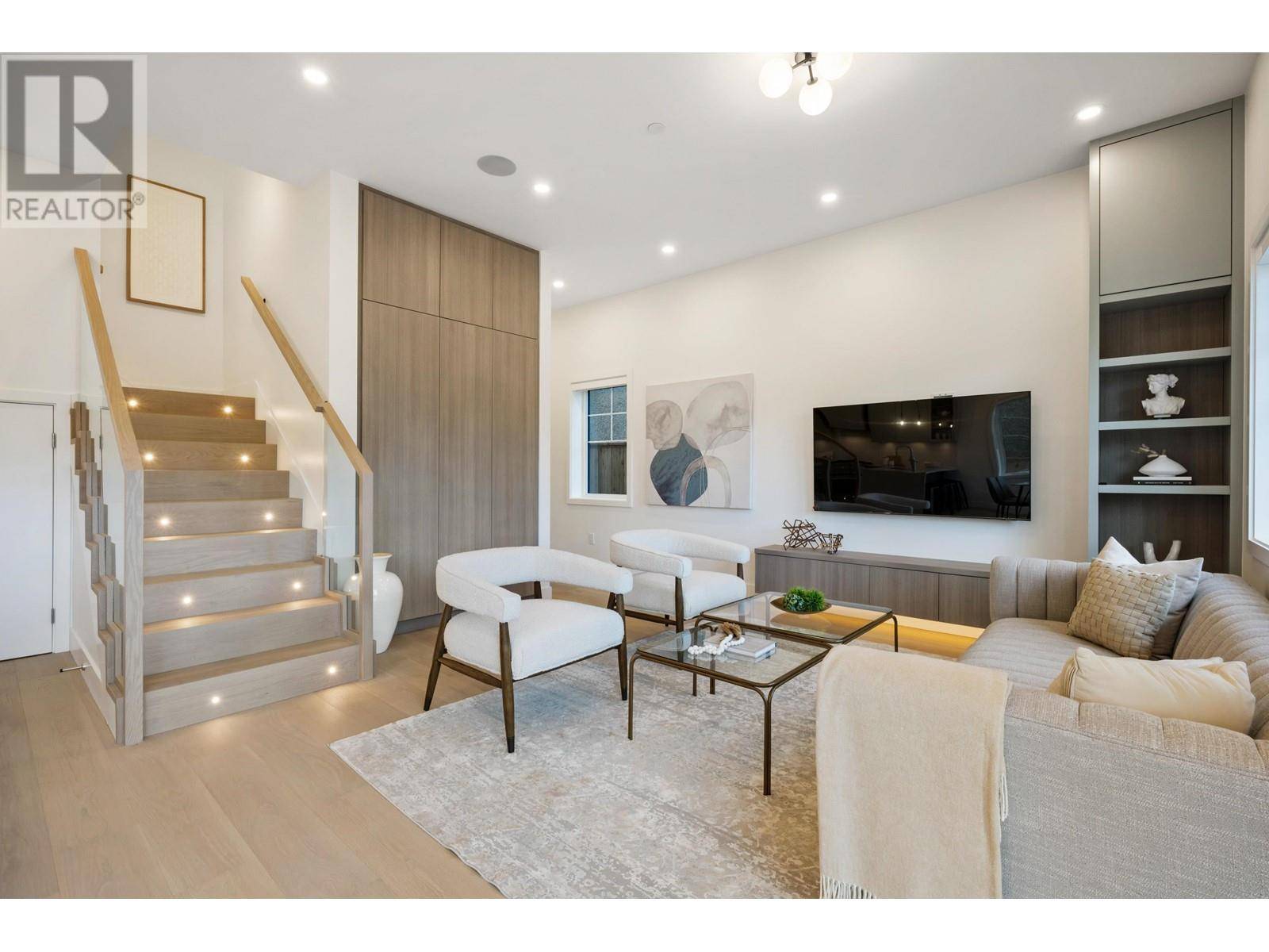 Vancouver, BC V5V1H5,1315 E 18TH AVENUE