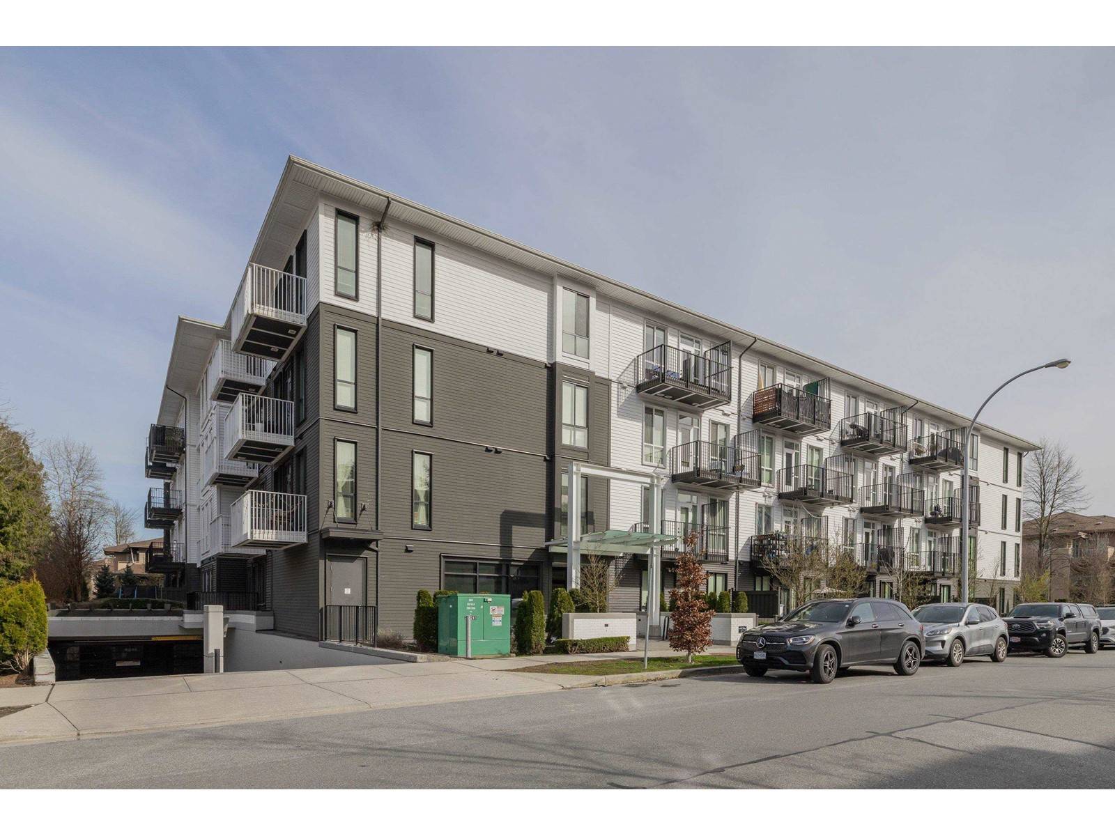 10168 149 #203, Surrey, BC V3R0E9