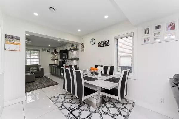 Surrey, BC V3R2R9,12850 115B AVENUE