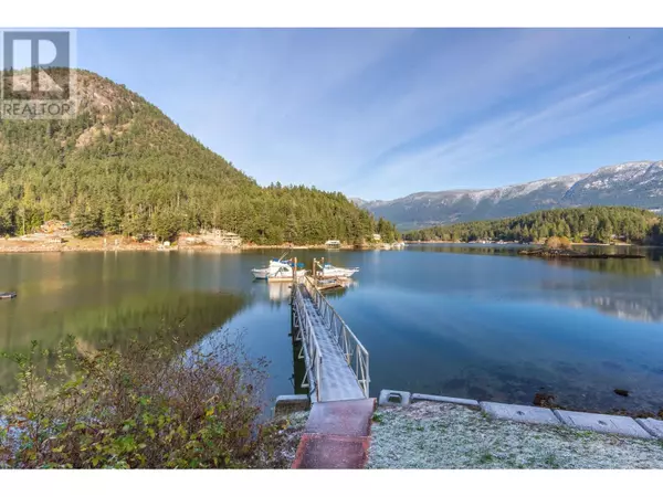 Madeira Park, BC V0N2H1,12879-12881 SUNSHINE COAST HIGHWAY