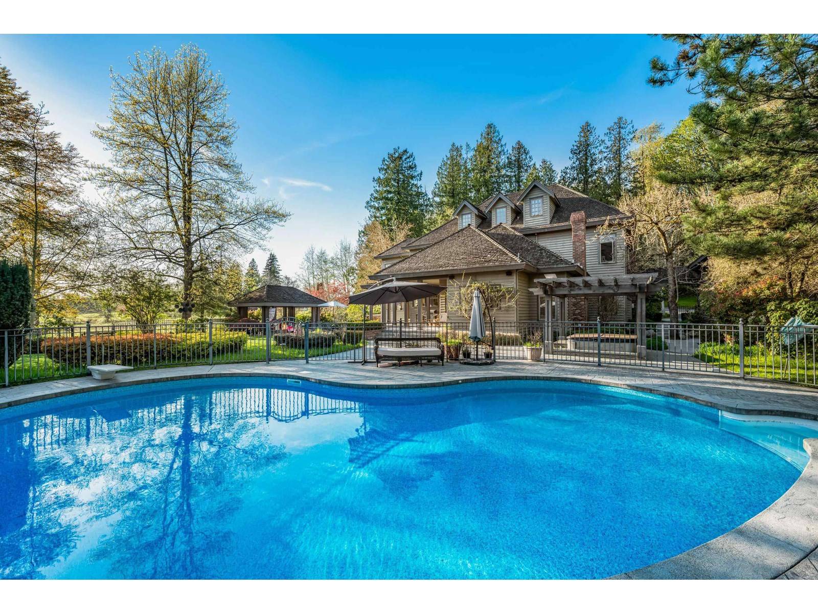 Langley, BC V2Z2W4,22482 8 AVENUE