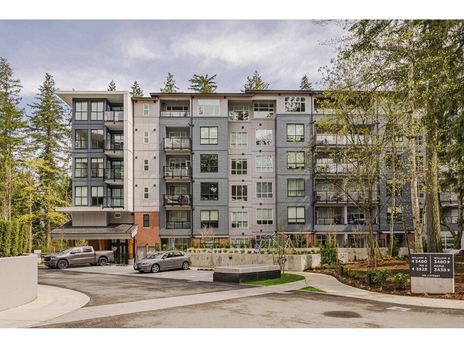 Surrey, BC V3P0H6,3480 146A #409