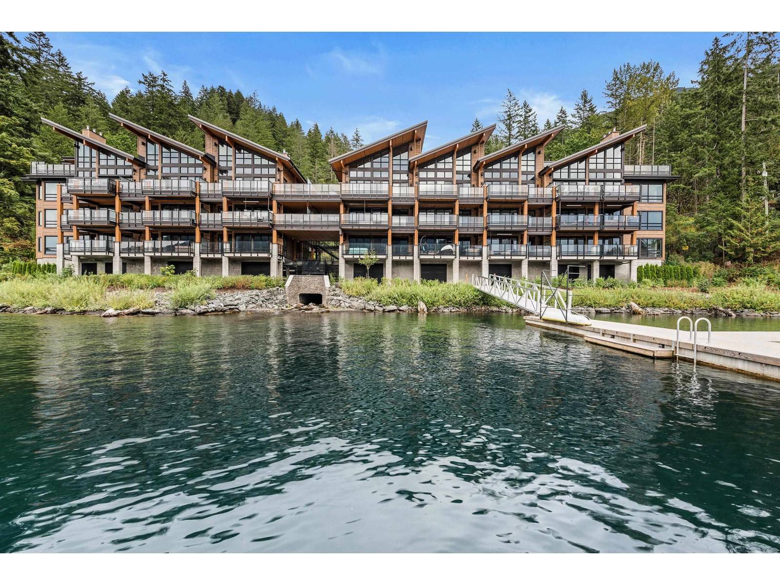 Cultus Lake, BC V2R6C2,3175 COLUMBIA VALLEY RD #207