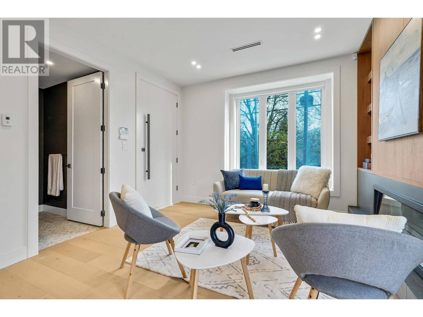 Vancouver, BC V5K4P4,3483 ADANAC STREET