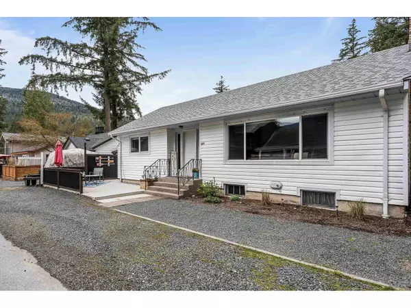 Cultus Lake, BC V2R4Z3,404 BIRCH STREET|Cultus Lake North