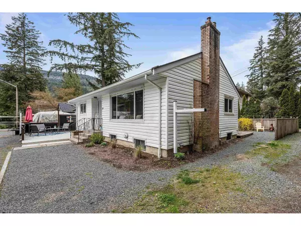 Cultus Lake, BC V2R4Z3,404 BIRCH STREET|Cultus Lake North