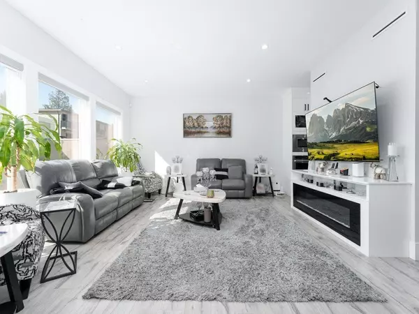 Surrey, BC V3R0B7,14477 101 AVENUE