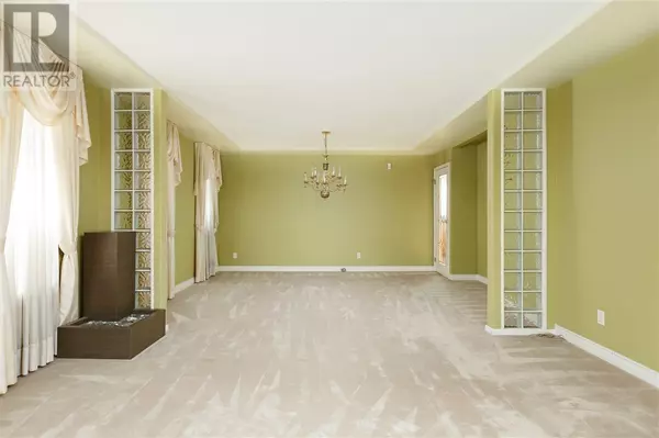 Vancouver, BC V6P2E2,736 WEST 62ND AVENUE