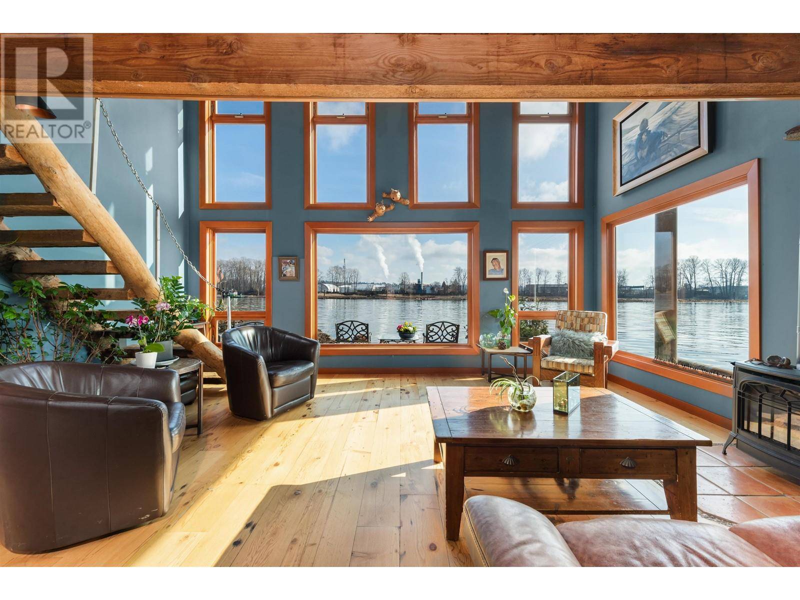 800 SOUTH DYKE RD #1, New Westminster, BC V3M4Z8