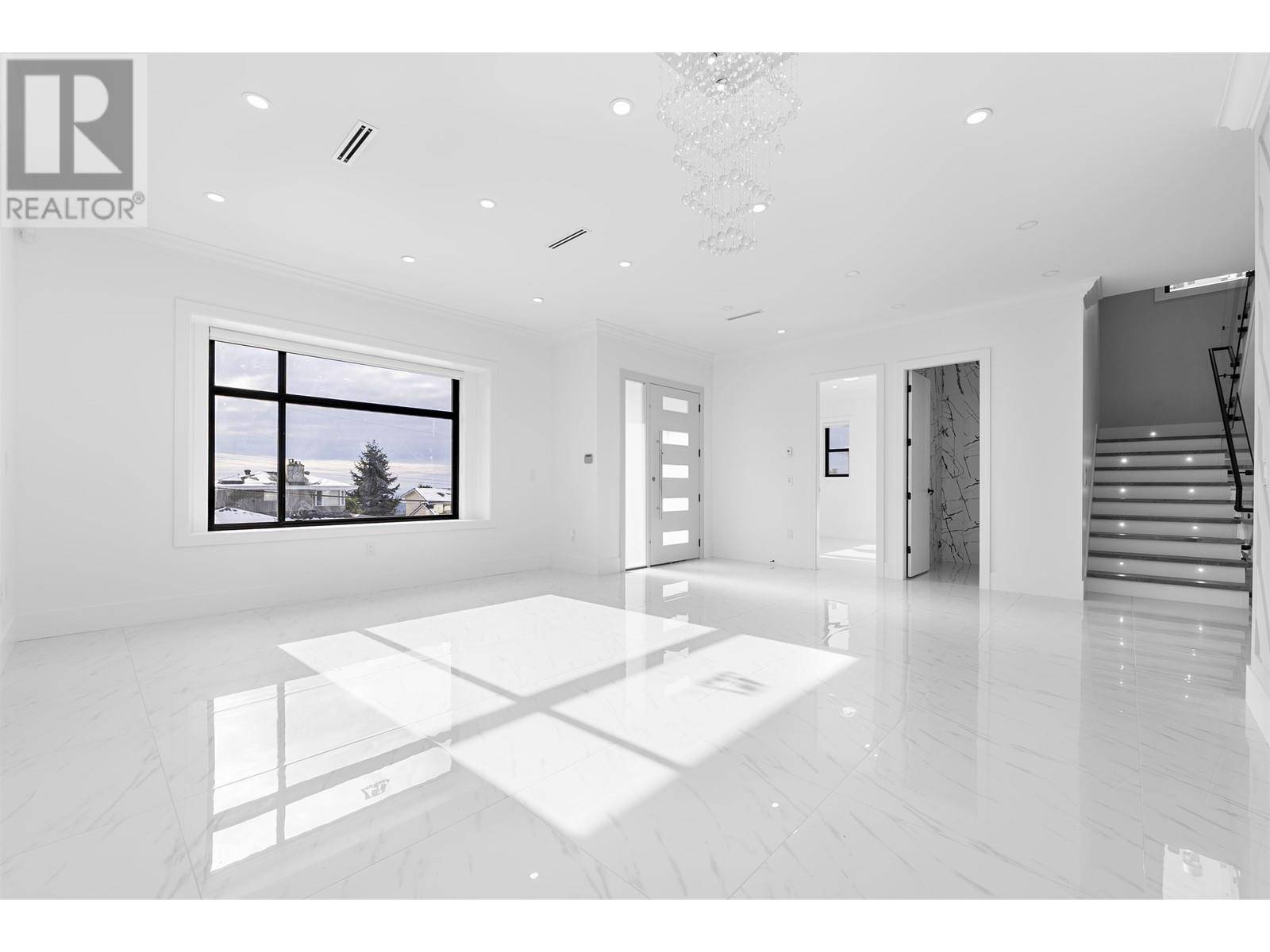 Burnaby, BC V5J2K6,4527 CLINTON STREET